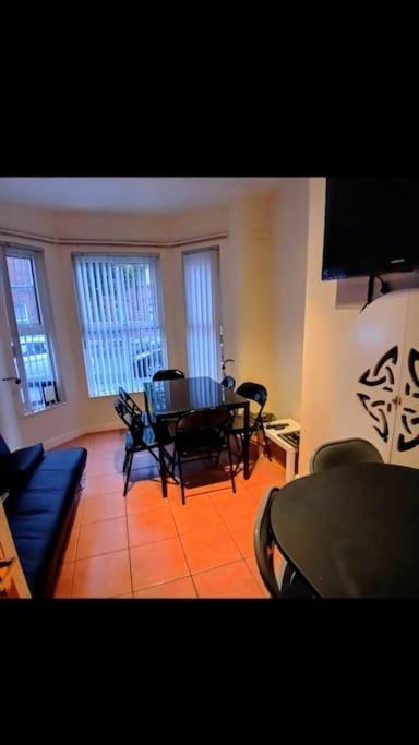 Queens Quarter Townhouse Holiday home *